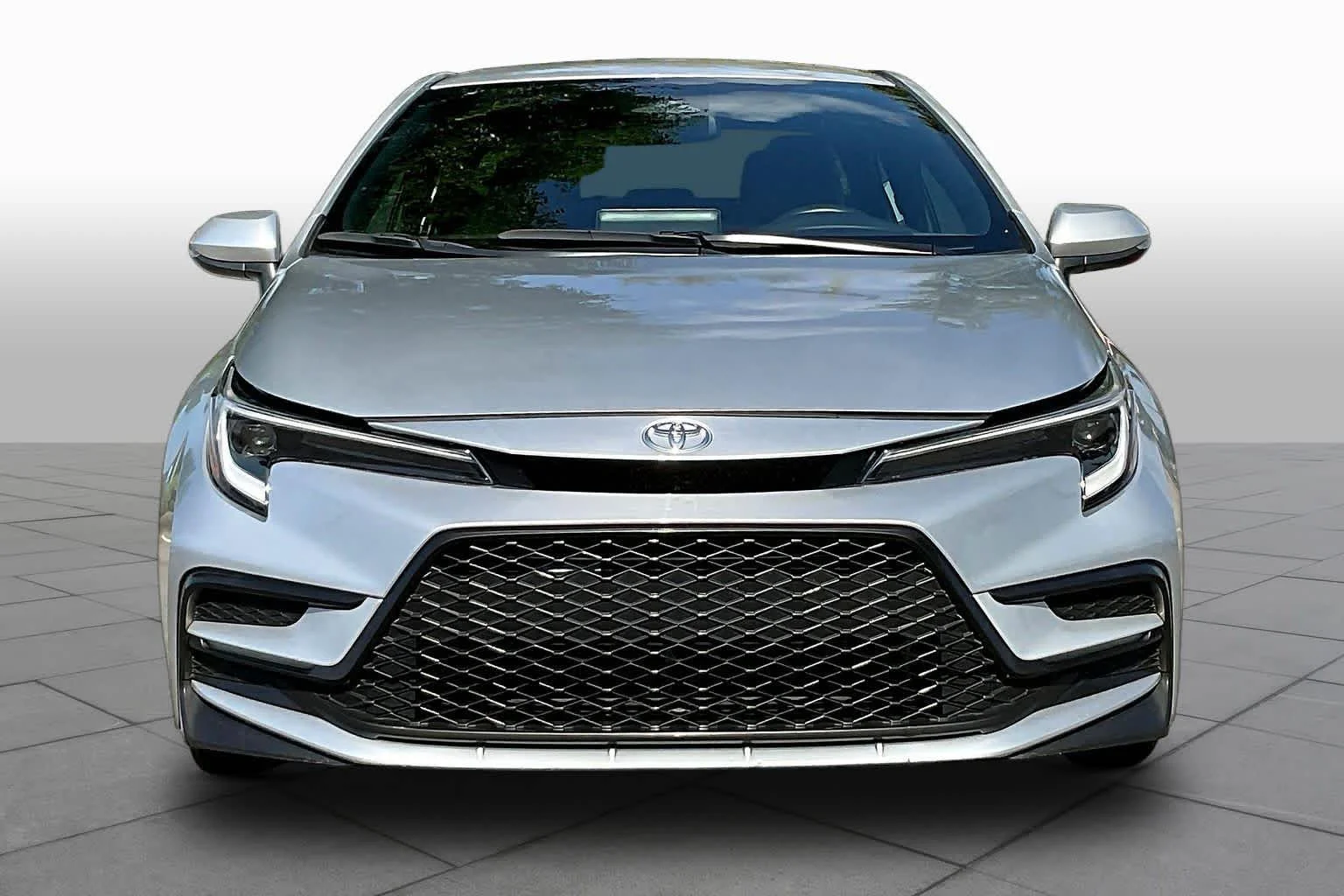 Used 2025 Classic Silver Metallic Toyota SE image 4
