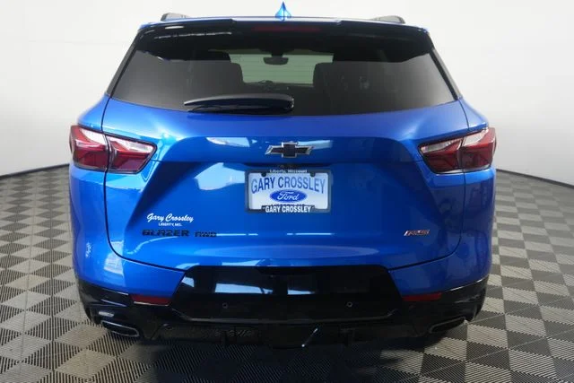 Used 2019 Kinetic Blue Metallic Chevrolet RS image 4