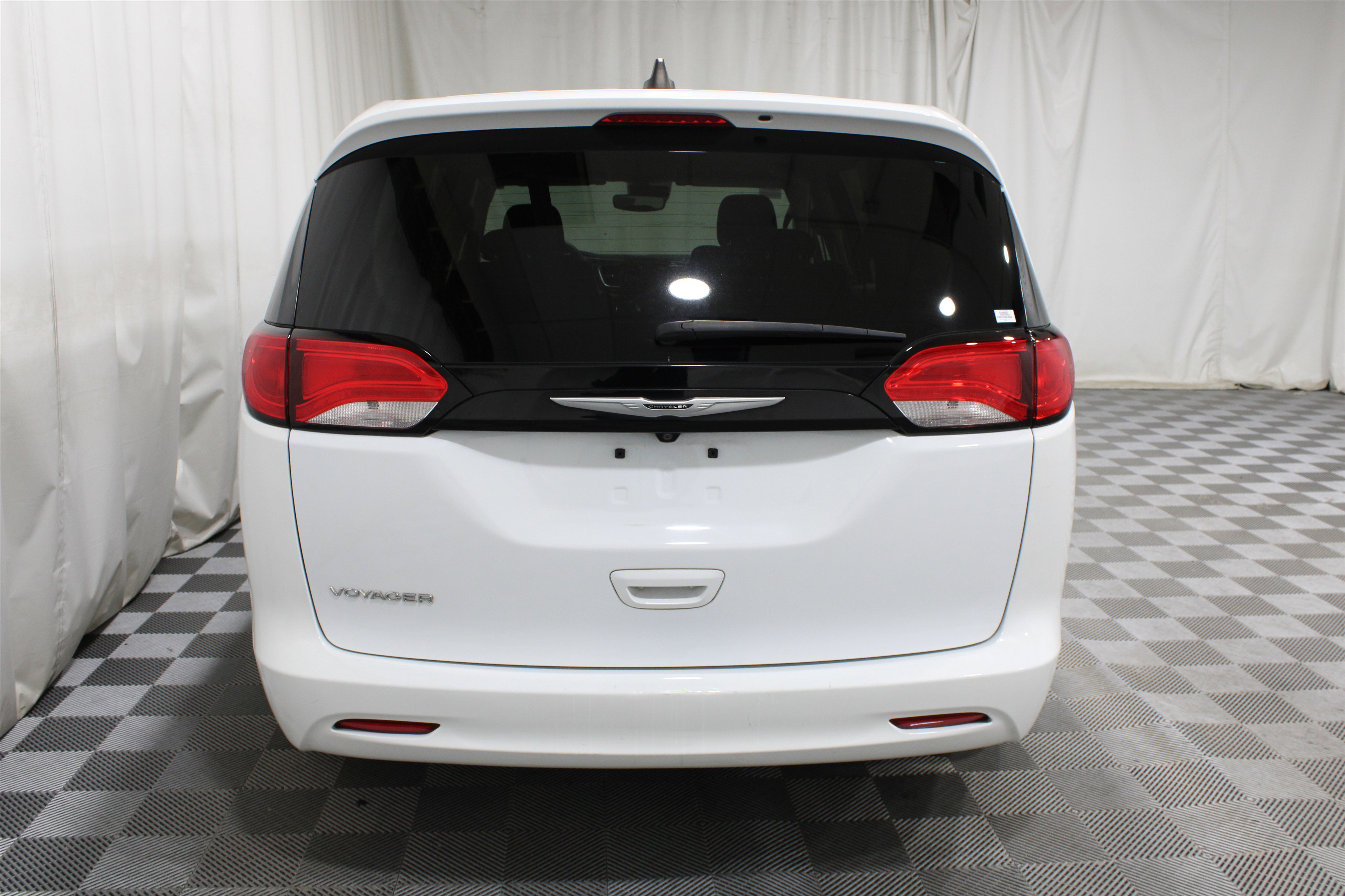 Used 2024 Bright White Clearcoat Chrysler LX image 32