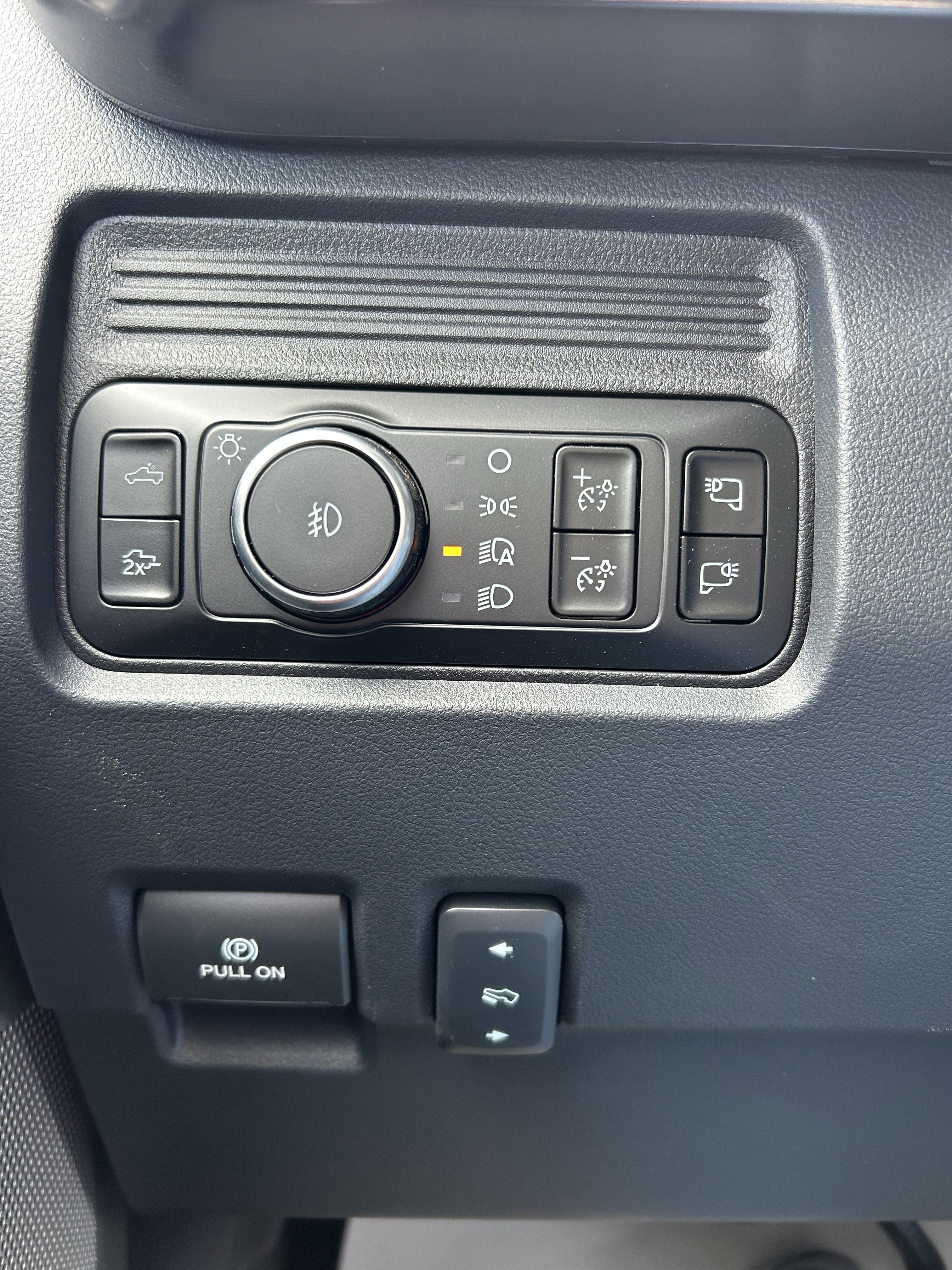 New 2026 Marsh Gray Ford LARIAT image 8