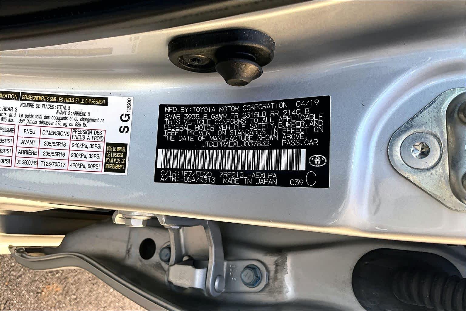 Used 2020 Classic Silver Metallic Toyota LE image 34