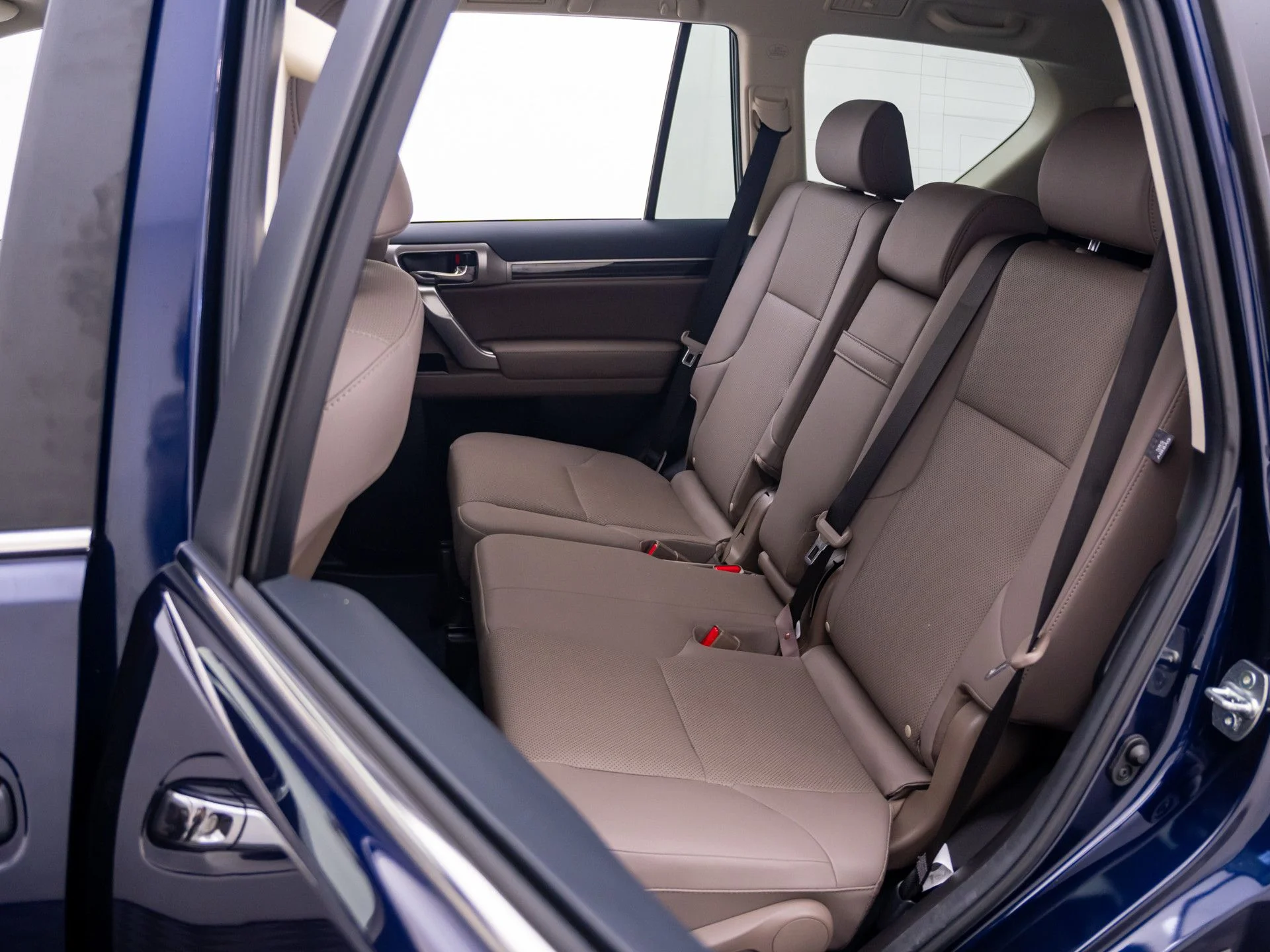 Used 2022 Blue Lexus 460 image 16