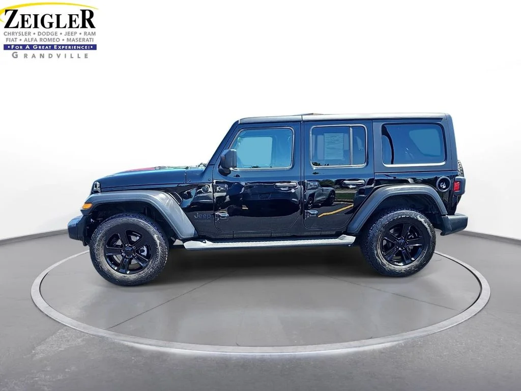 Used 2022 Black Jeep Unlimited Sport Altitude image 8