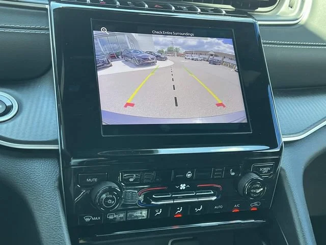 Used 2024 Gray Jeep Altitude image 19