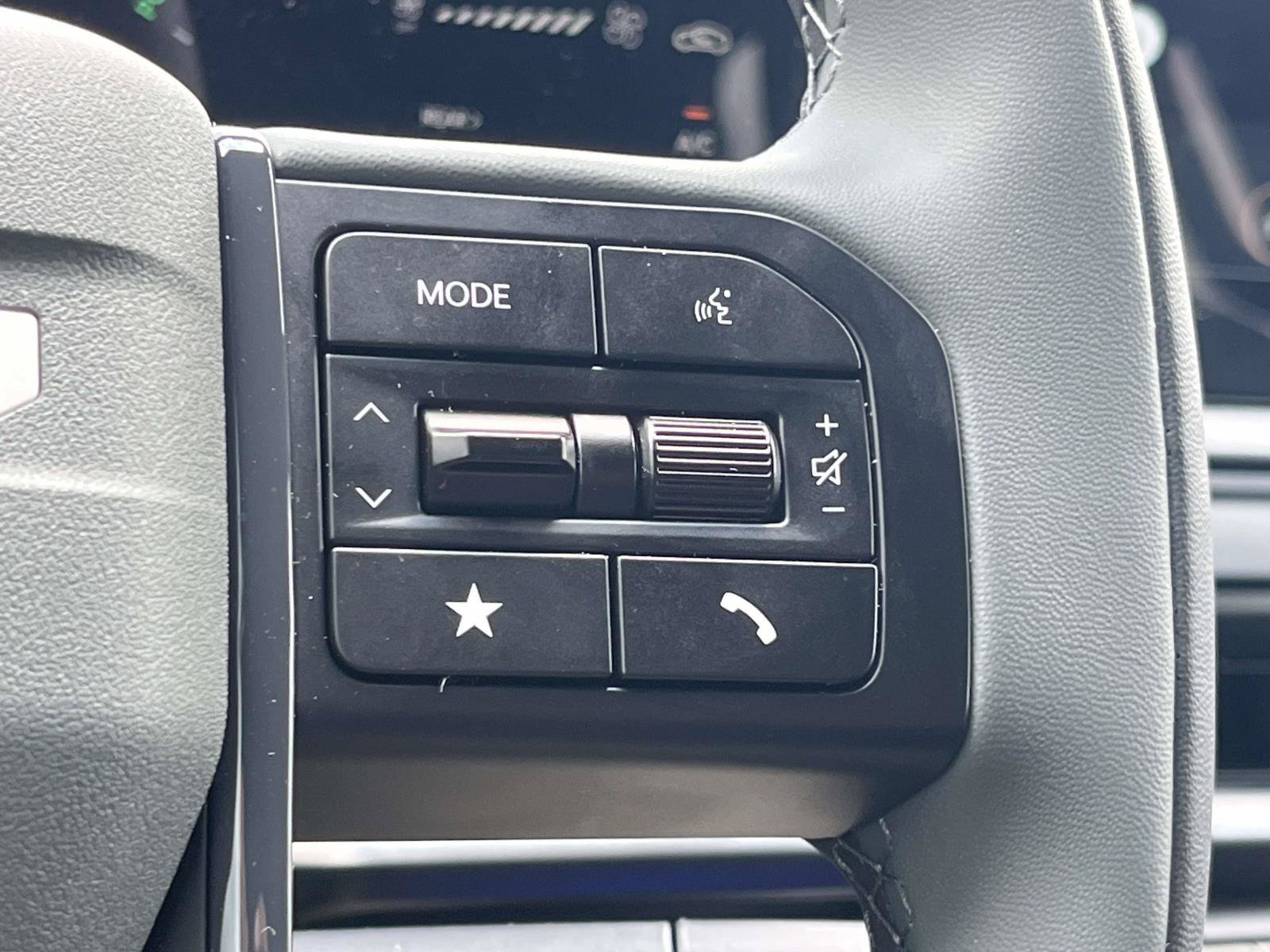 New 2027 Glacial White Pearl Kia SX image 30
