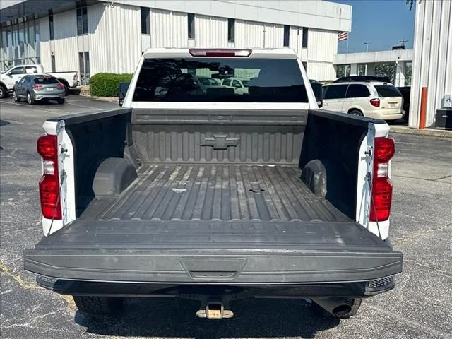 Used 2022 White Chevrolet Custom image 11