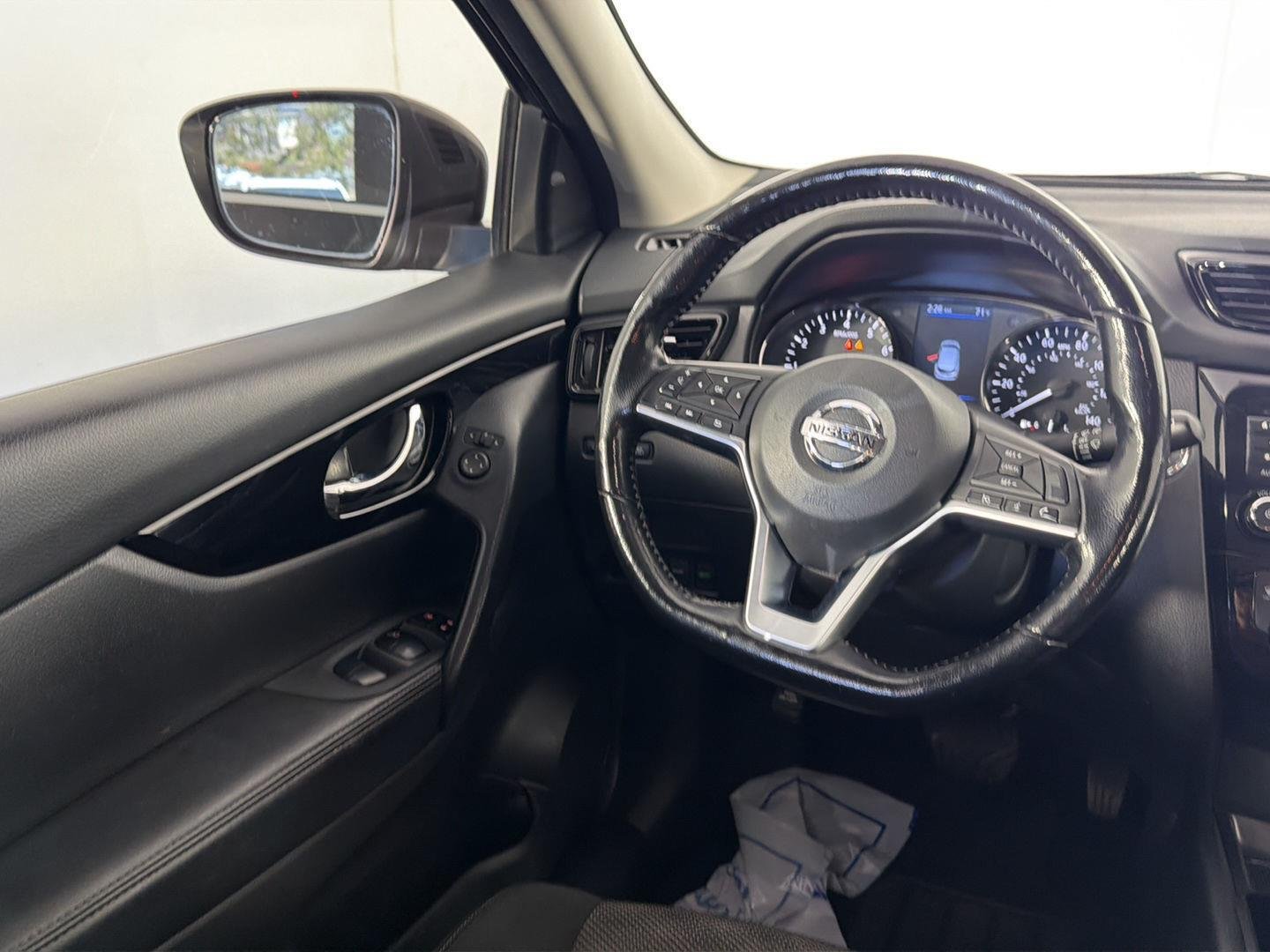 Used 2022 Magnetic Black Pearl Nissan SV image 17