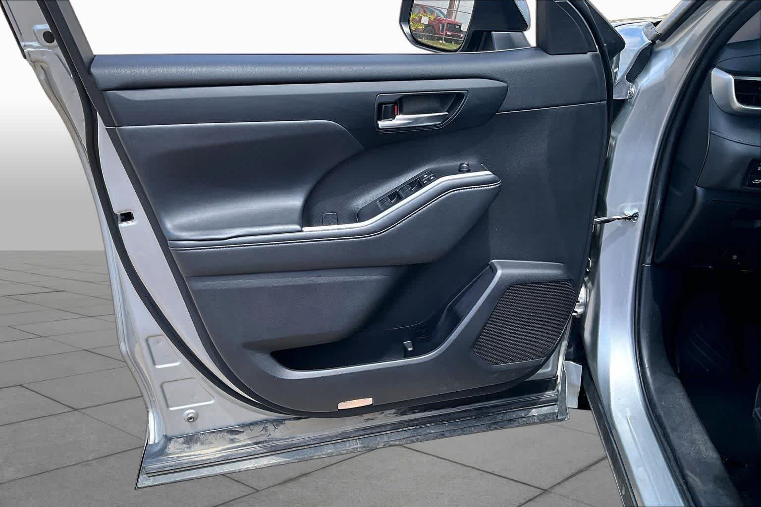 Used 2021 Celestial Silver Metallic Toyota Hybrid XLE image 26
