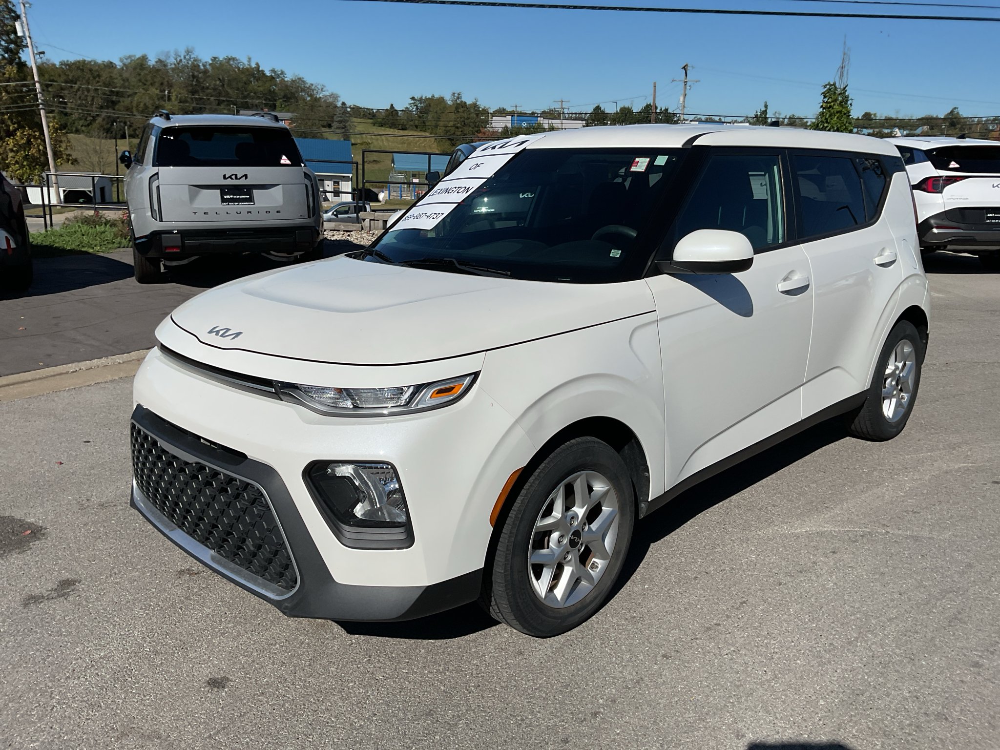 Certified Used 2022 Snow White Pearl Kia LX image 4
