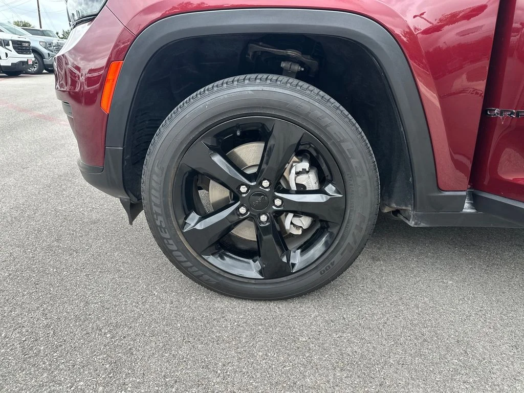 Used 2023 Red Jeep Altitude X image 28