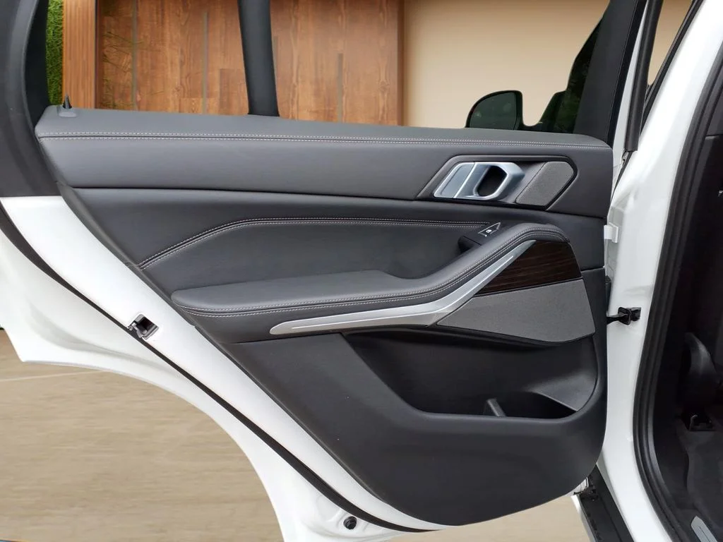 Used 2025 White BMW xDrive40i image 26