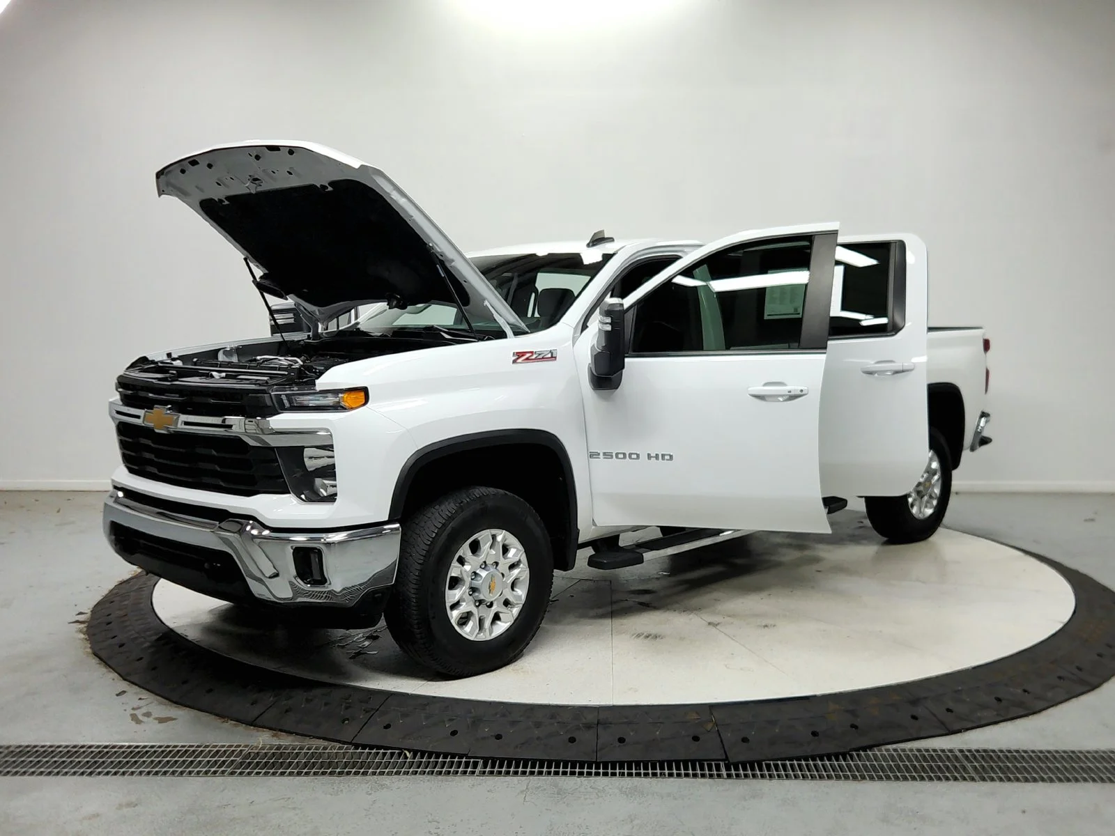 Used 2025 White Chevrolet LT image 12