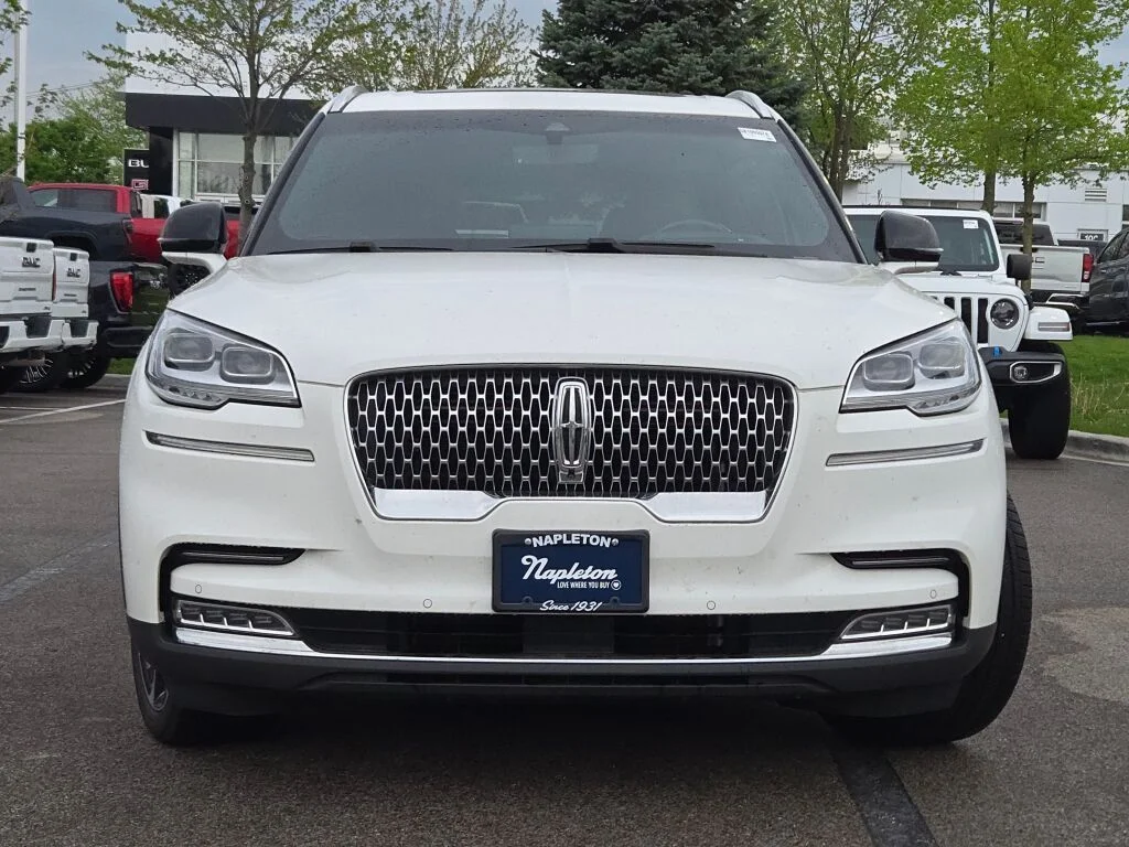 Used 2021 White Lincoln Reserve image 6