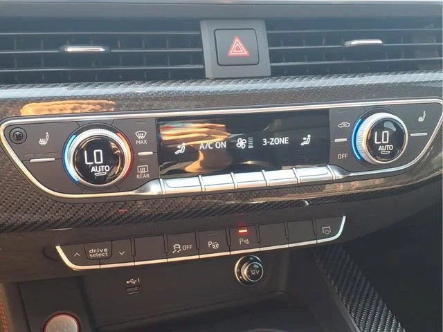 Used 2019  Audi Y image 8