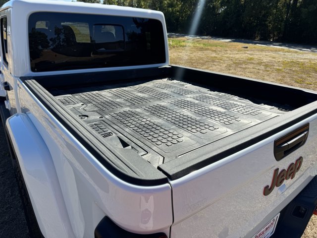 Used 2025 Bright White Clearcoat Jeep Mojave image 10
