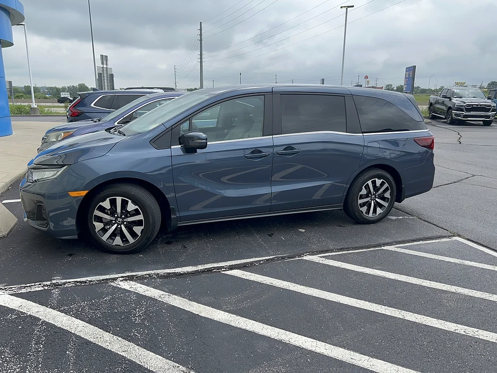 Certified Used 2025 BLUE Honda EX-L image 3