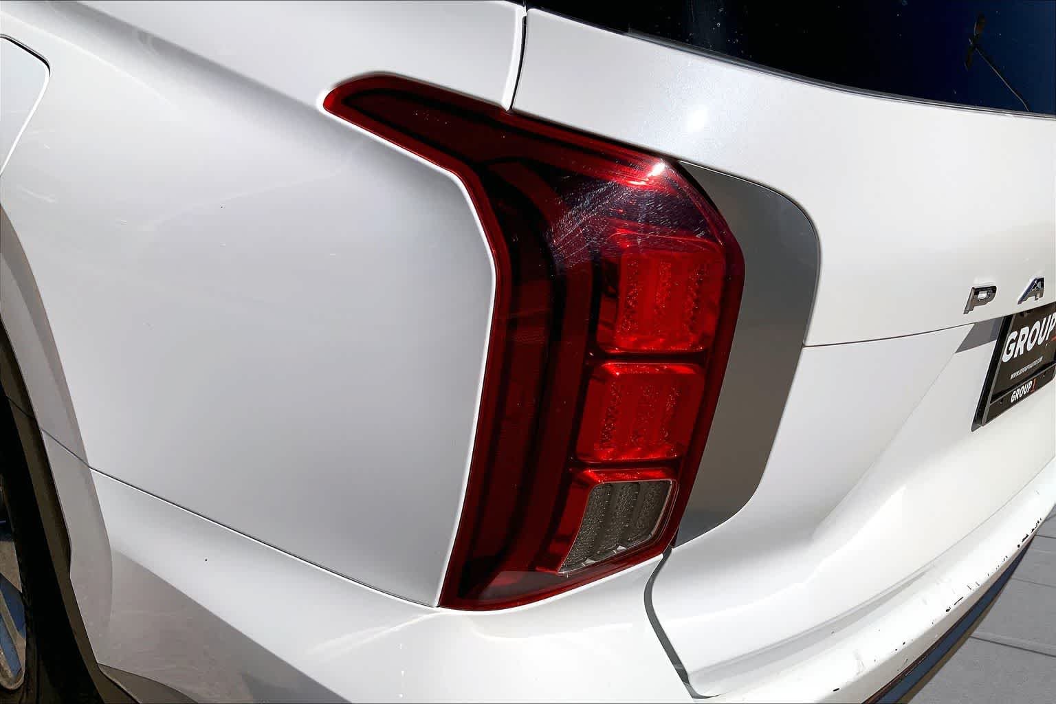 Used 2025 Hyper White Hyundai SEL image 32