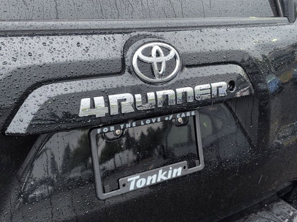 Used 2016 Midnight Black Metallic Toyota SR5 image 25