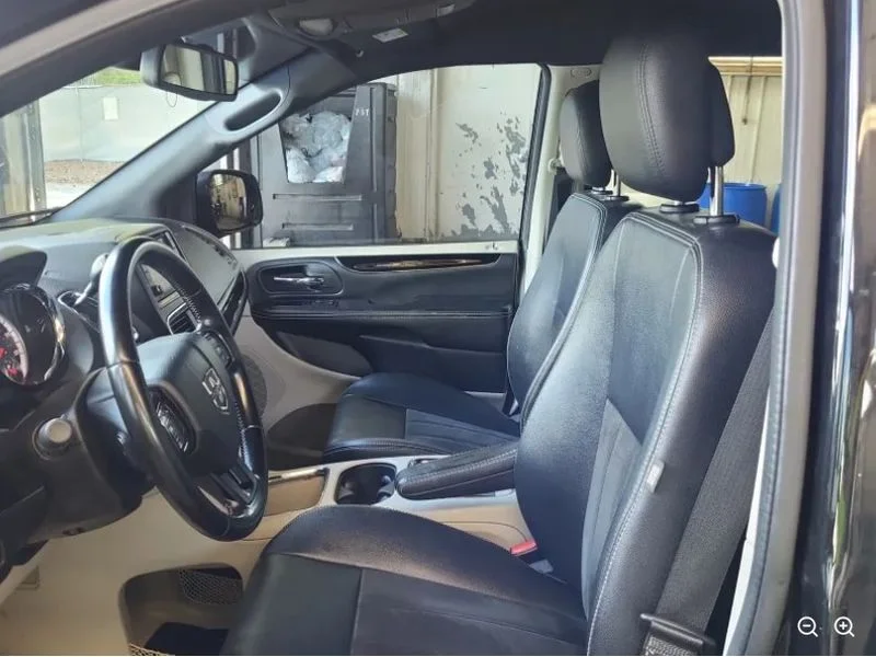 Used 2020 Black Onyx Crystal Pearlcoat Dodge SXT image 7