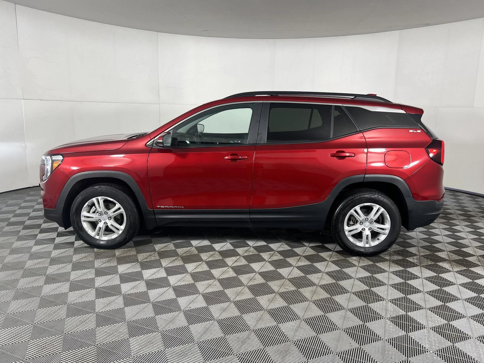 Used 2023 Volcanic Red Tintcoat GMC SLE image 5