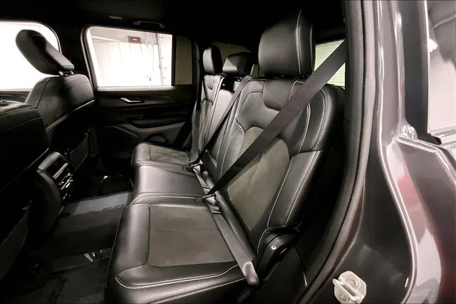 Used 2024 Baltic Gray Metallic Clearcoat Jeep Altitude X image 25
