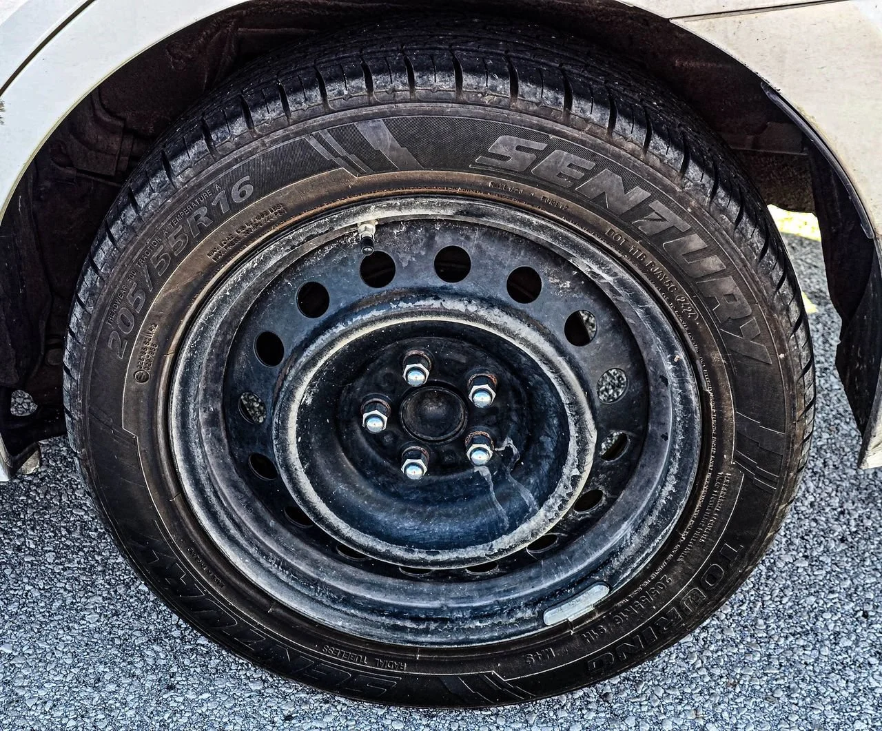 Used 2016 White Toyota L image 6