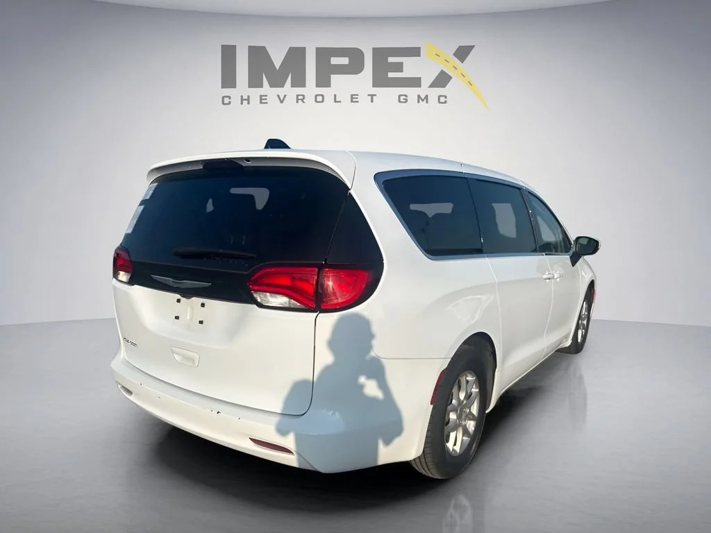 Used 2023 White Chrysler LX image 5