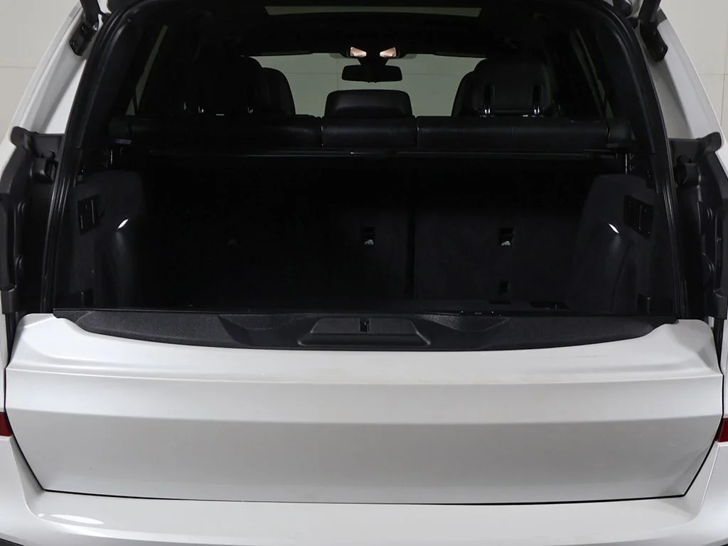 Used 2021 White BMW M50i image 16