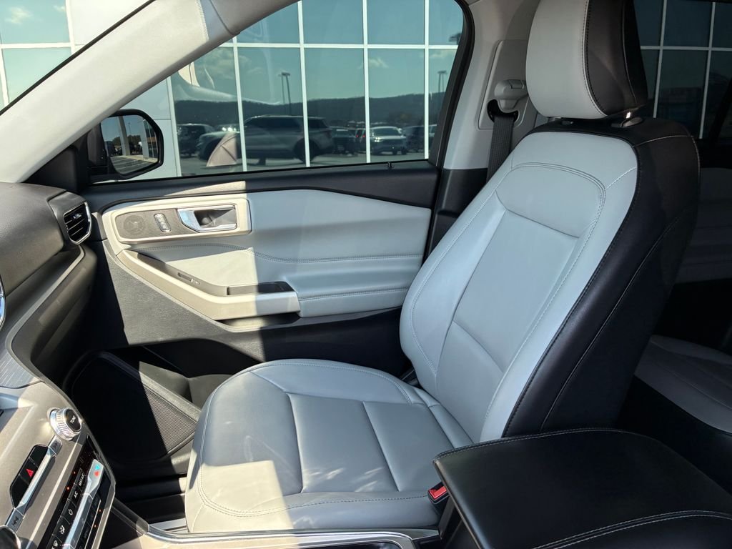 Used 2021 Silver Ford XLT image 21