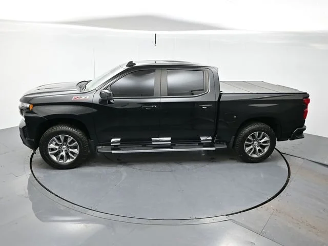 Used 2022 Mosaic Black Metallic Chevrolet RST image 33