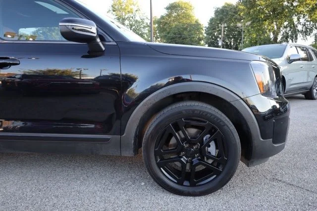 Used 2025 Black Kia EX X-Line image 17