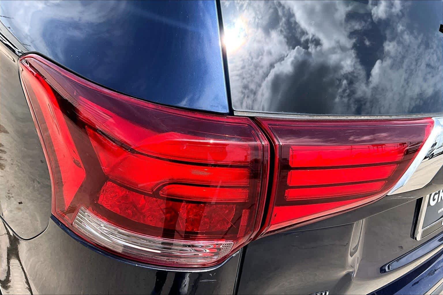 Used 2019 Cosmic Blue Metallic Mitsubishi SEL image 29