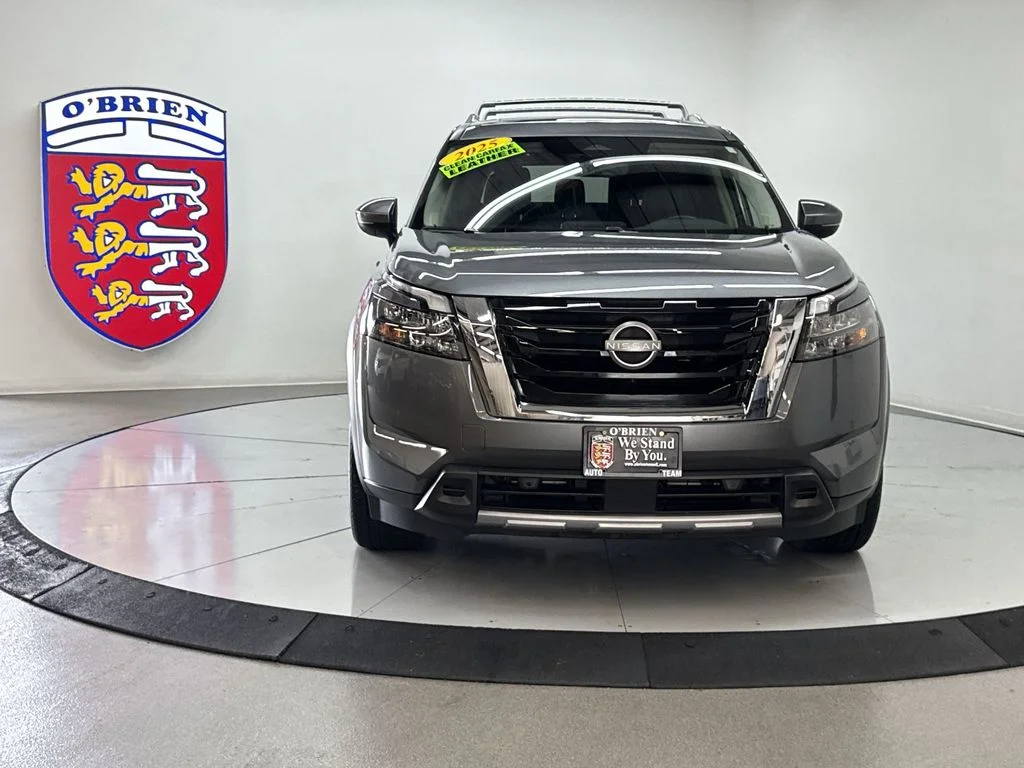 Used 2025 Gun Metallic Nissan SL image 10
