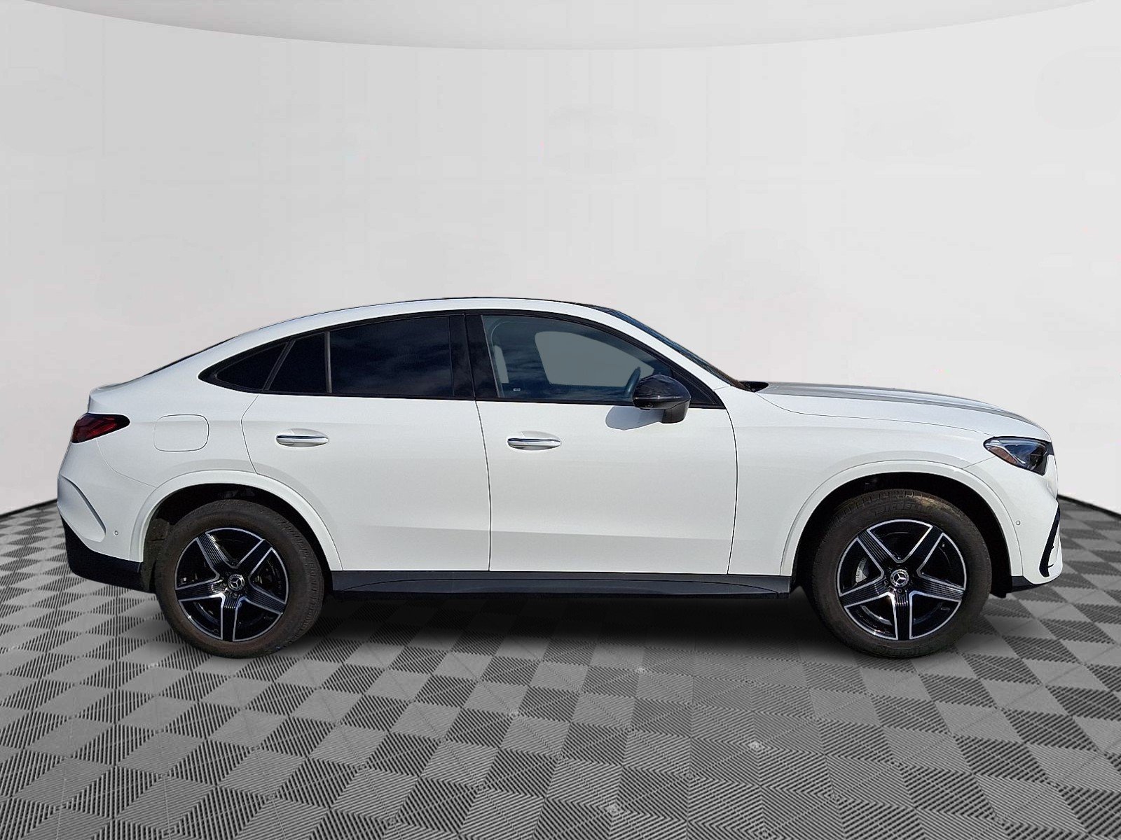 Certified Used 2024 Polar White - 149 Mercedes-Benz 4MATIC® Coupe image 7