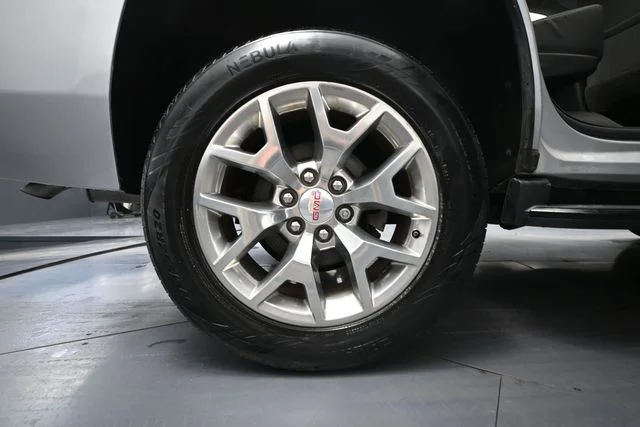 Used 2020 Silver GMC SLE image 11