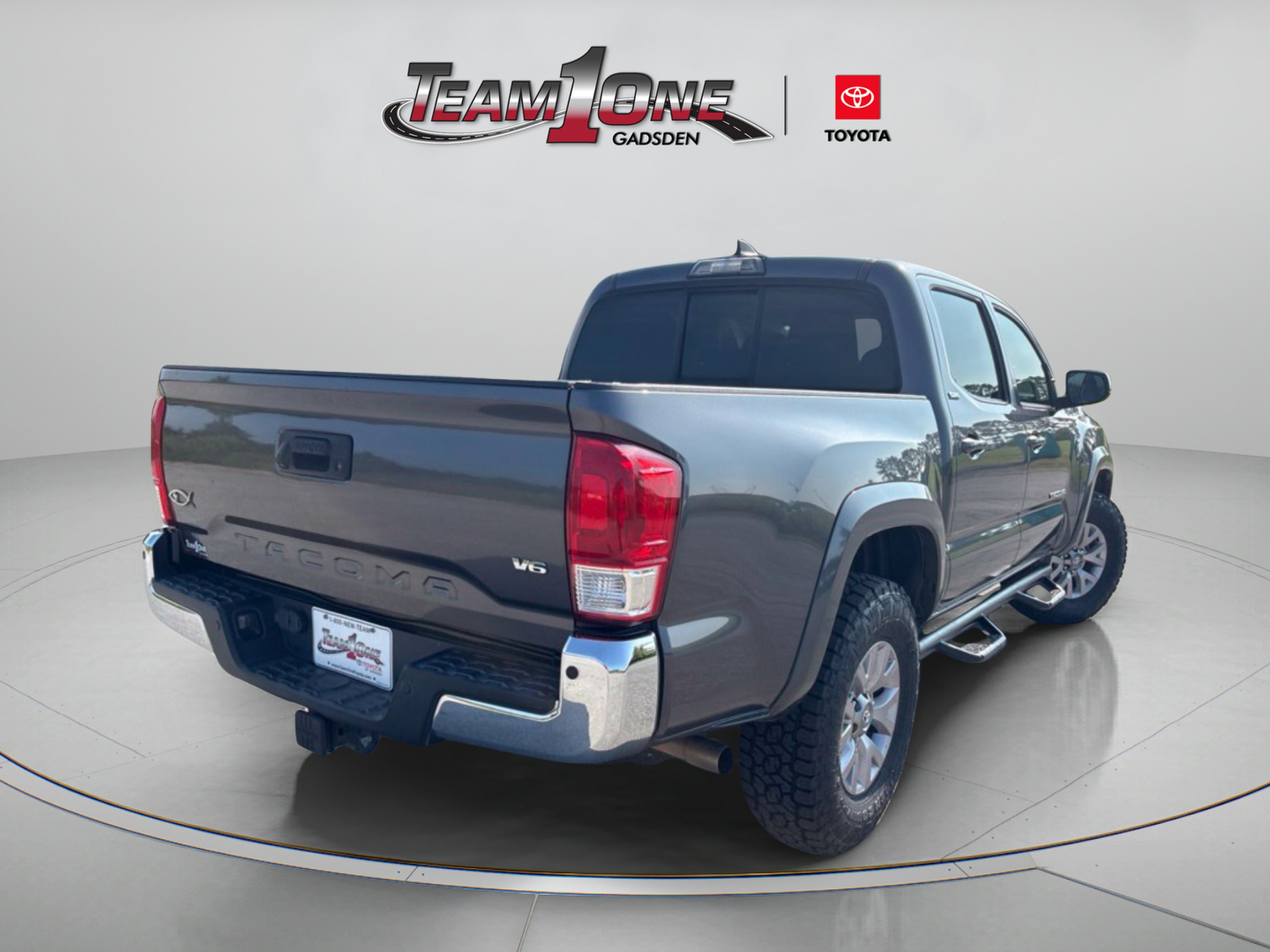 Used 2017 Magnetic Gray Metallic Toyota SR5 image 7