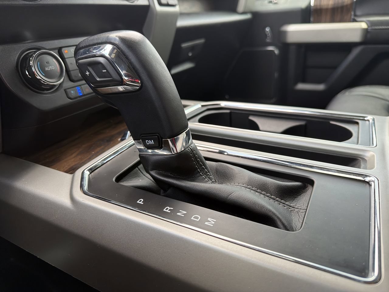 Used 2019 Magnetic Ford Lariat image 27