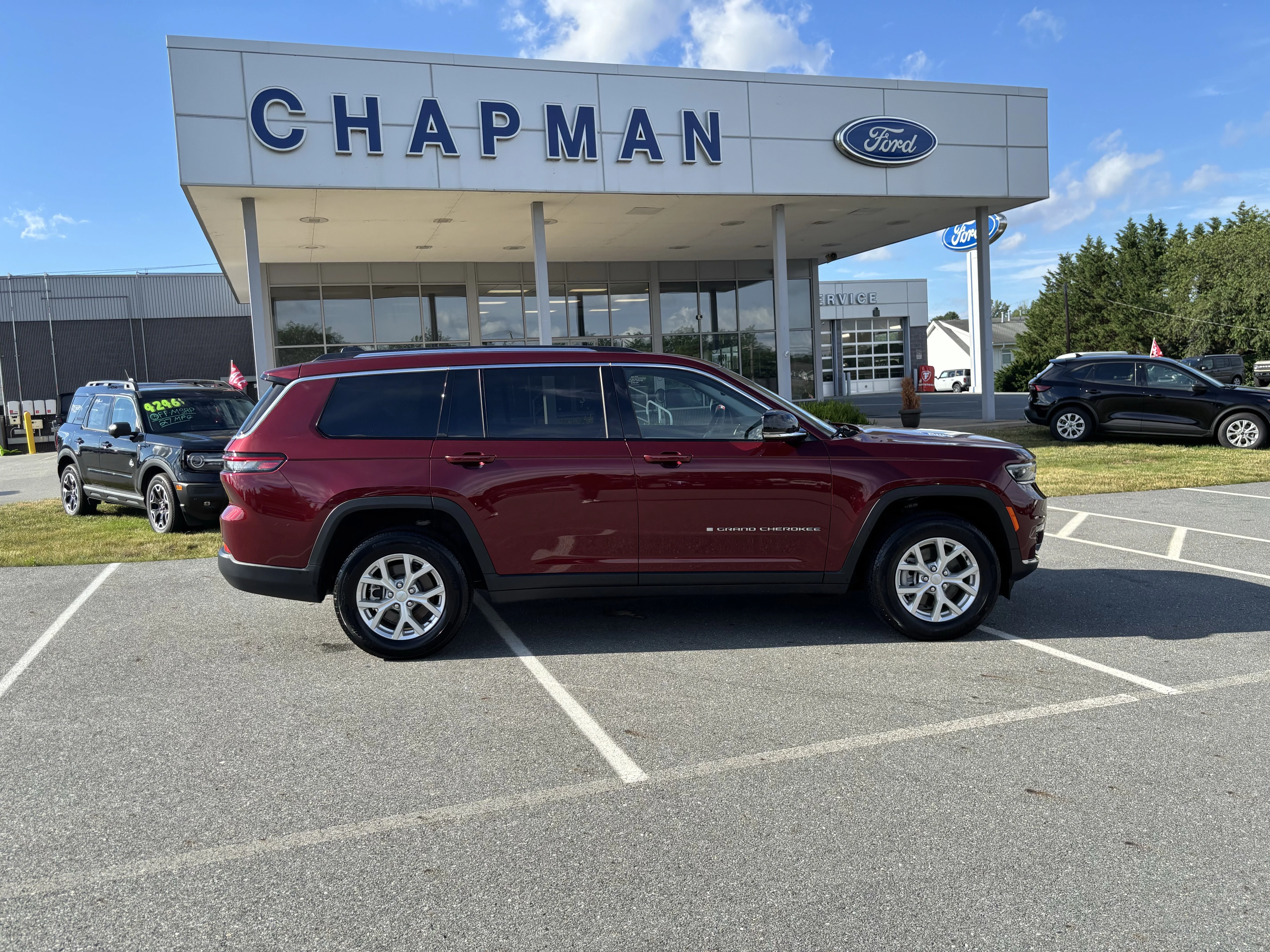 Used 2024 Velvet Red Pearlcoat Jeep Limited image 7