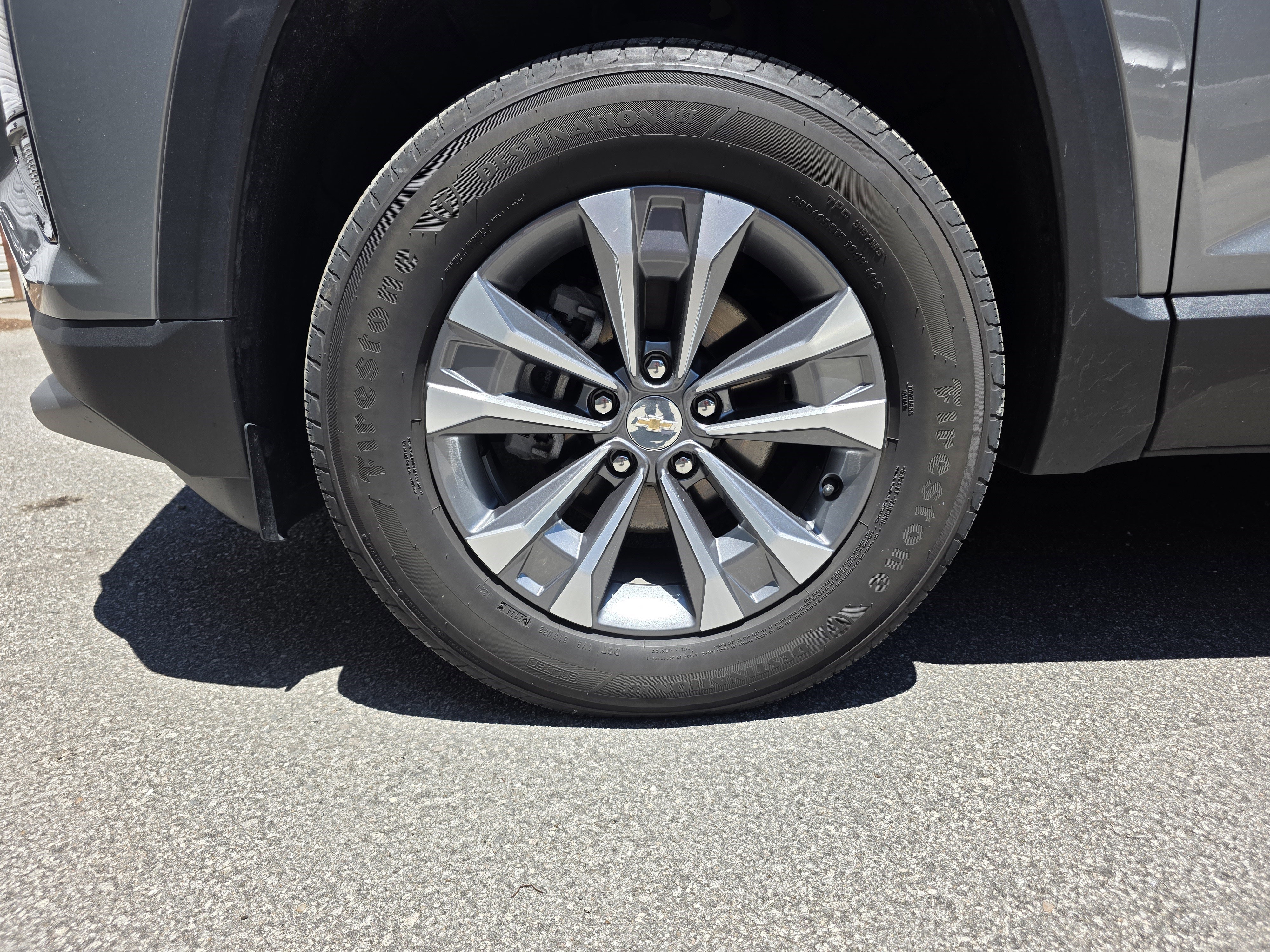 Used 2025 Sterling Gray Metallic Chevrolet FWD LT image 33