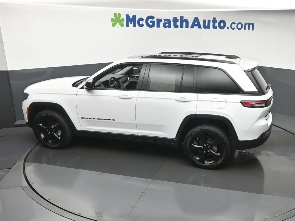 Used 2023 White Jeep Limited image 23