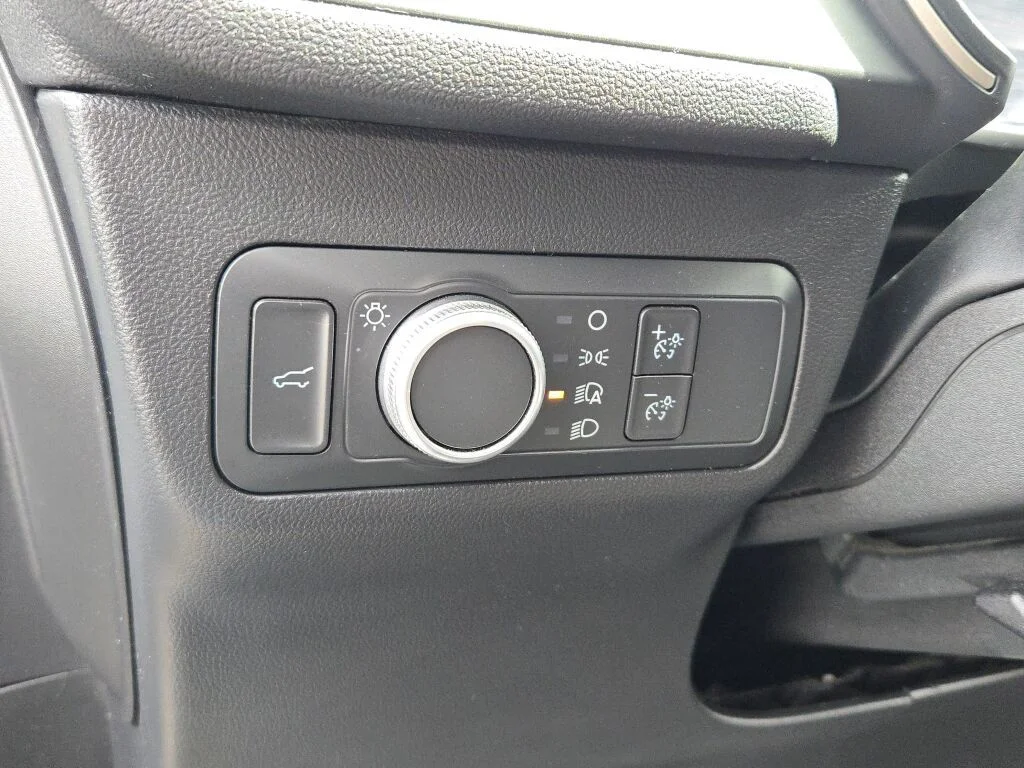 Used 2022 White Ford SE image 24