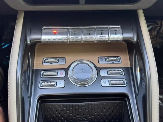Used 2025 Gray Lincoln Reserve image 38