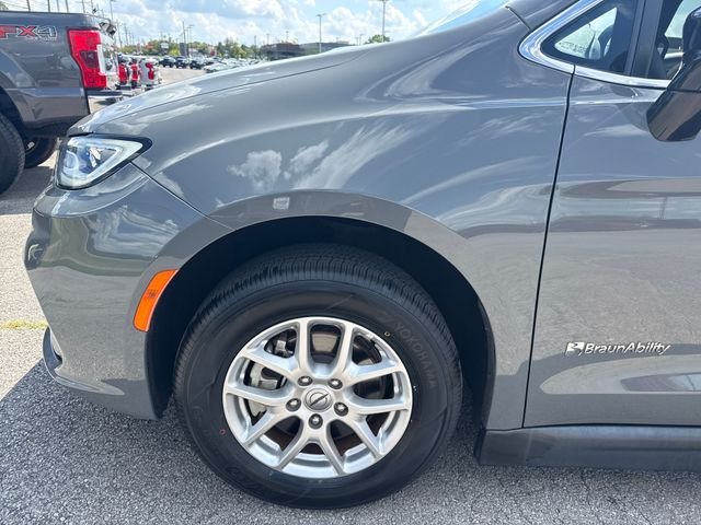 Used 2024 White Chrysler Touring image 10