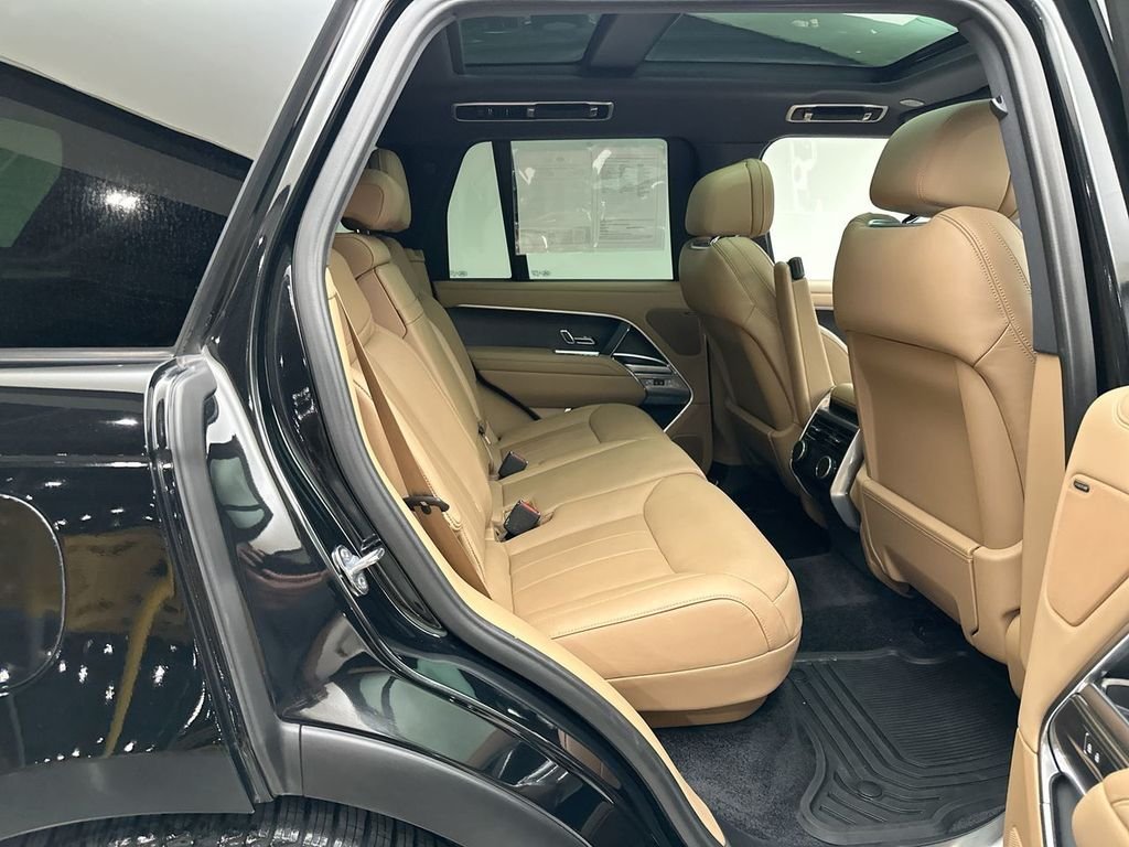 Used 2023 Santorini Black Metallic Land Rover SE image 19