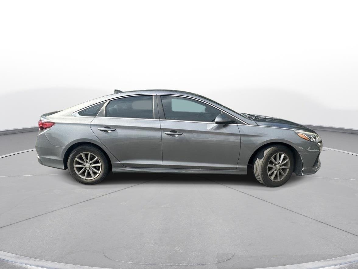 Used 2018 Machine Gray Hyundai SE image 5