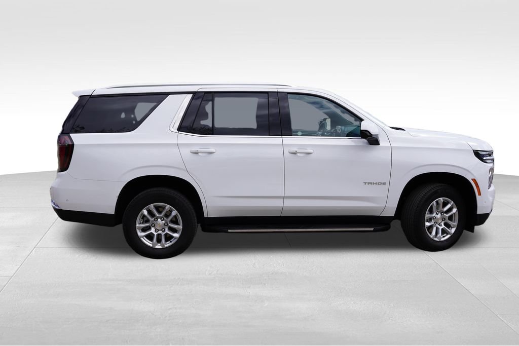 Used 2025 Summit White Chevrolet LT image 3