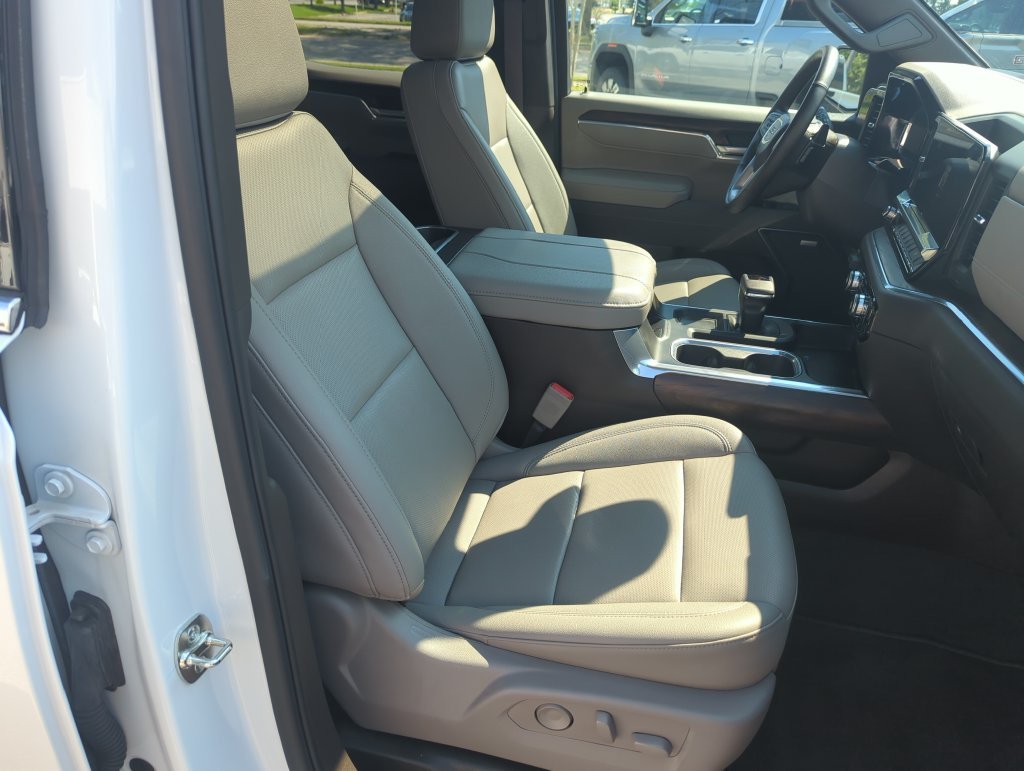 Used 2025 White GMC SLT image 35