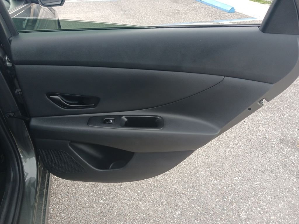 2025 Hyundai Elantra SEL - Photo 20