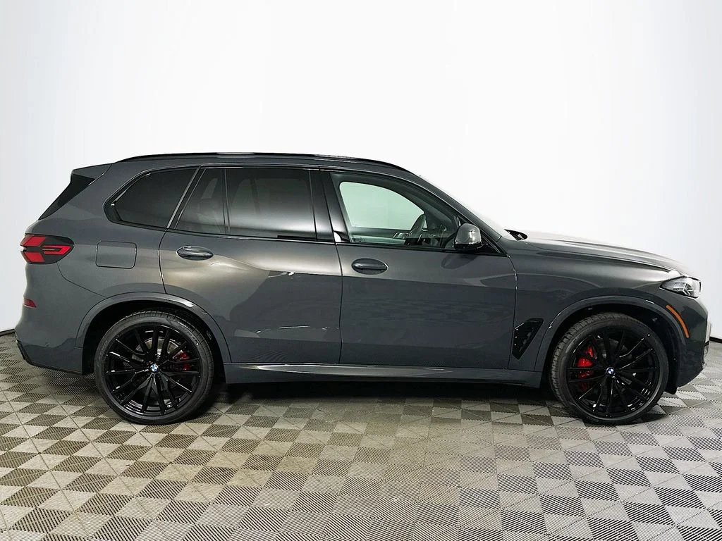 New 2026 Gray Metallic BMW xDrive40i image 4