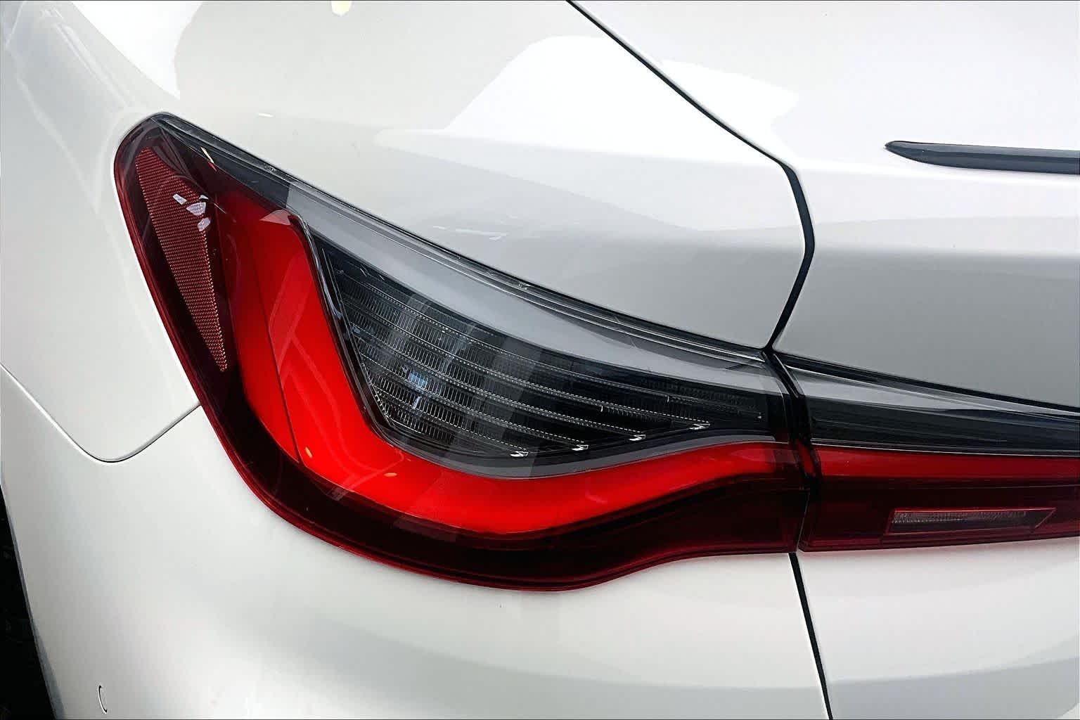 Used 2024 Alpine White BMW M440i image 28